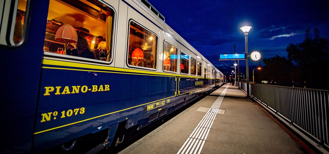Blick-in-den-Piano-Barwagen-Le-Diamant-Bar