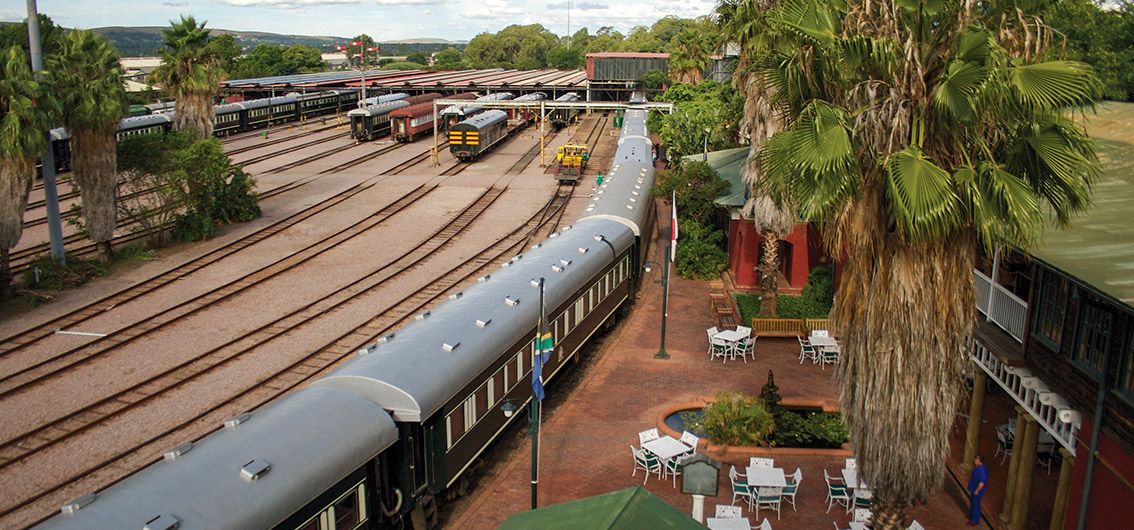 Ihr-Sonderzug-am-Rovos-Bahnhof-in-Pretoria