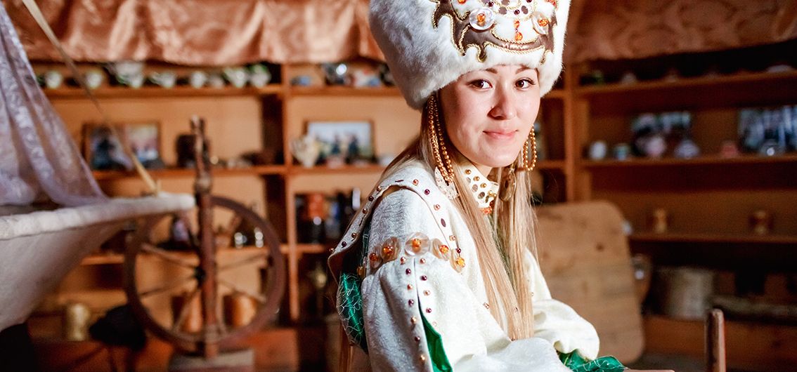 Traditionelle Kleidung in Kirgistan-credit maynagashev_stock_adobe.com