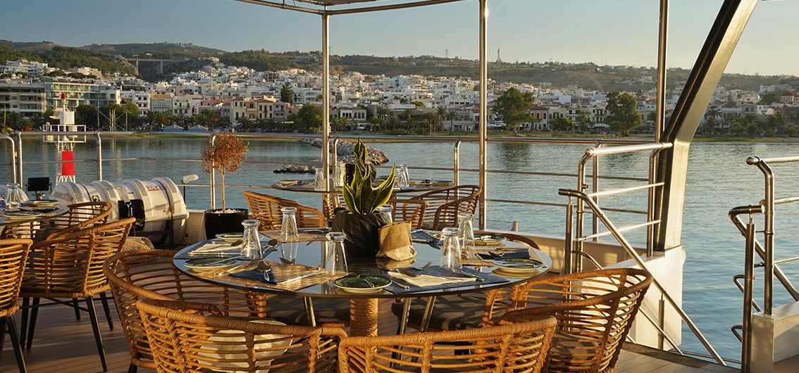 Restaurant im Außenbereich der Variety-Voyager