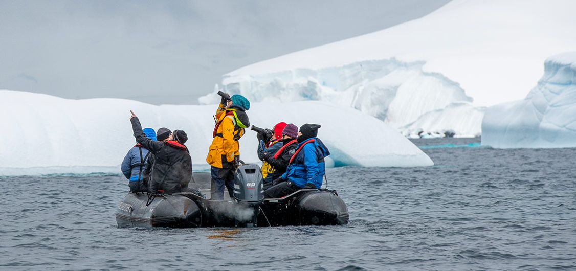 Zodiacfahrt-in-der-Antarktis